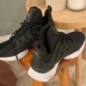 Women Puma sneakers